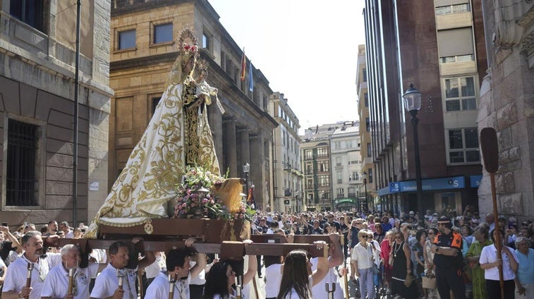 Así fue la procesión marinera de la Virgen del Carmen en Gijón